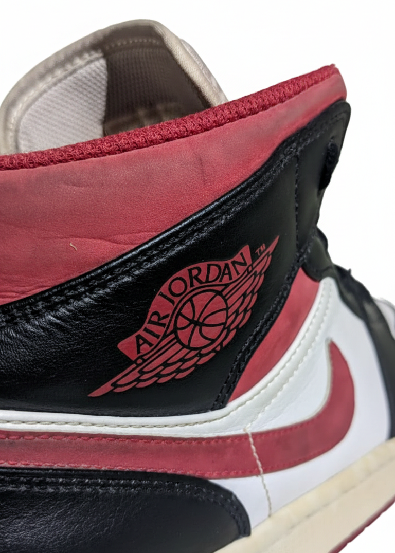 Air Jordan 1 Mid ‘Bred Toe'